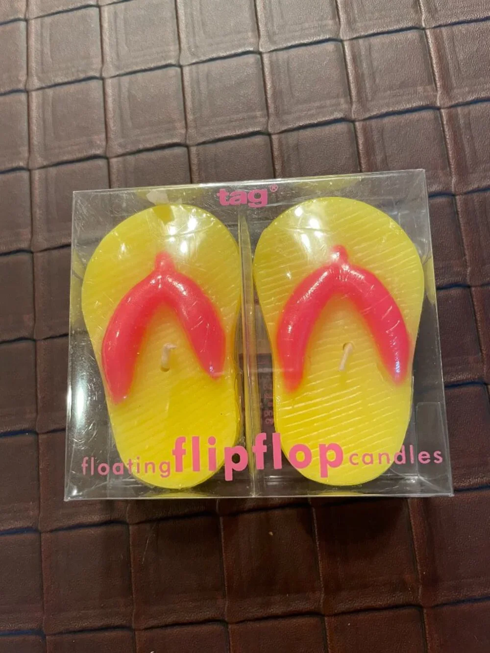 Tag Set of 2 Floating Flip Flop Candle New Yellow & Red